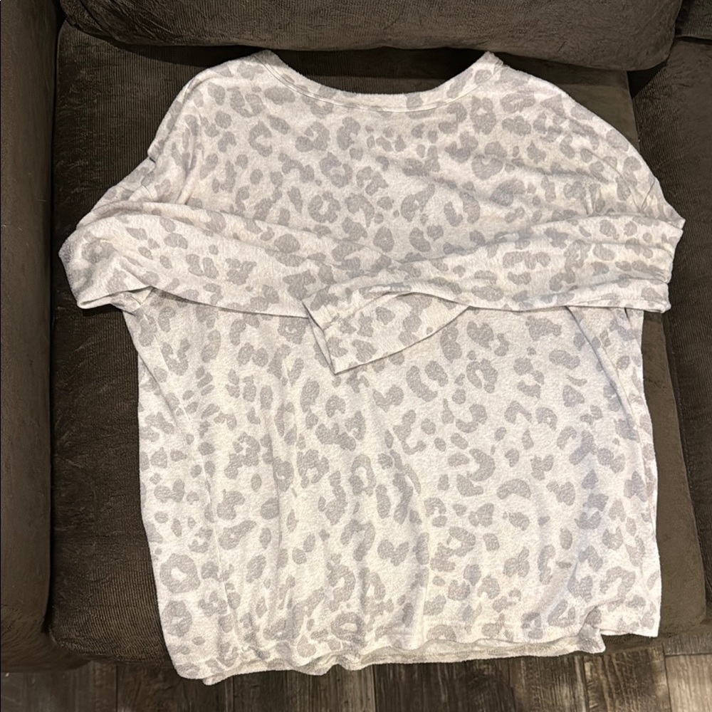 Old Navy Gray Leopard Print Women's Sweatshirt